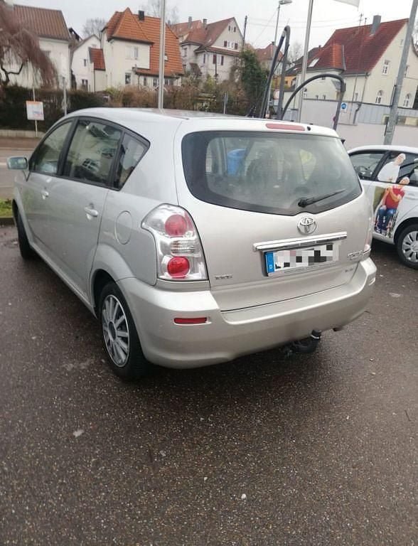 Silber Gebraucht 2009 Toyota Corolla Verso Van / Kleinbus | 2.500 € (Guter Preis) - Bild 1/4