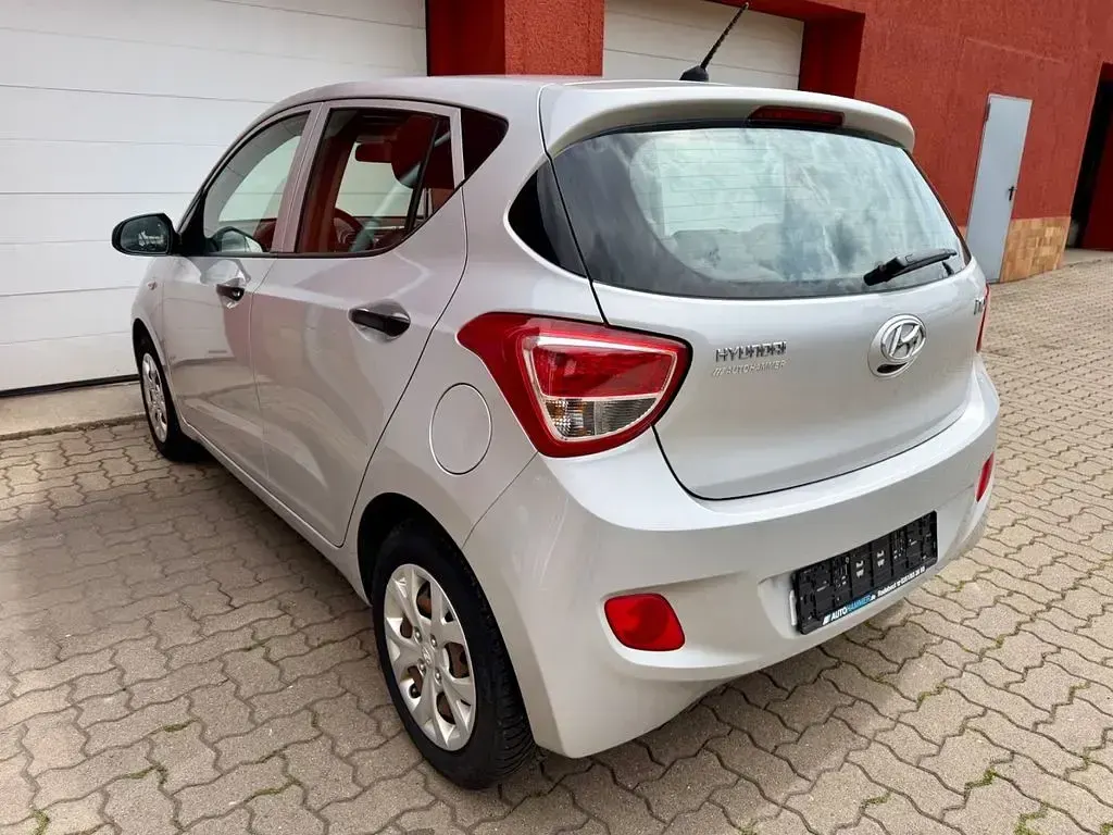 Gebraucht Hyundai i10 Classic 67 PS (49 kW) 2014 Silber Kleinwagen