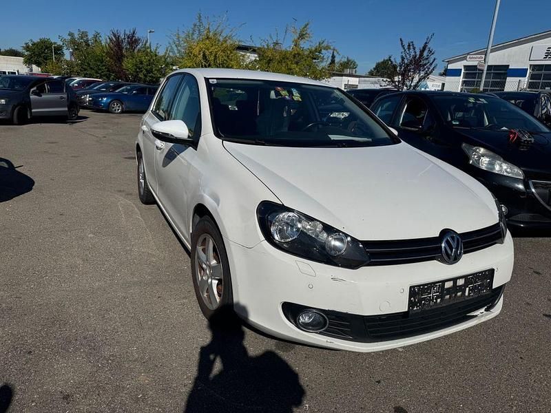Weiß Gebraucht 2012 VW Golf VI Comfortline Limousine | 2.750 € (Guter Preis) - Bild 1/4