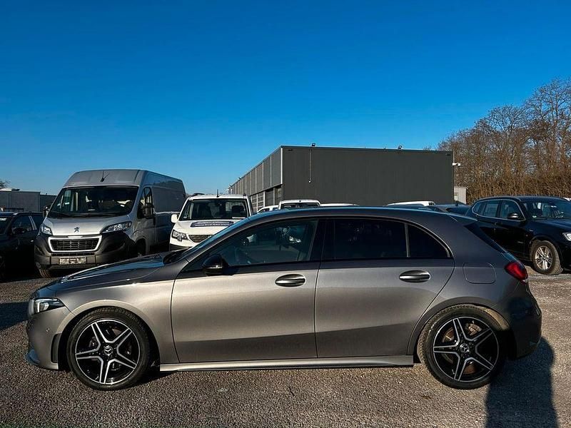 Gebraucht Mercedes A180 AMG 136 PS (100 kW) 2019 Grau Limousine