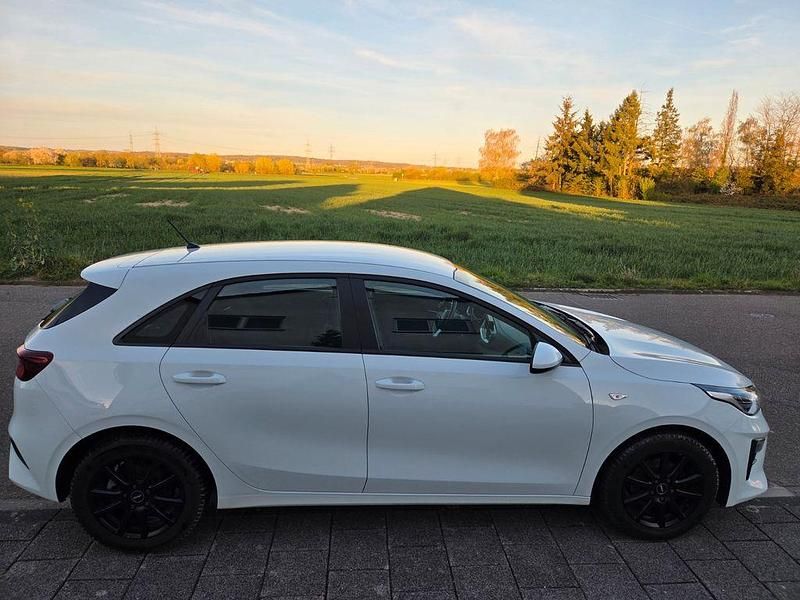Gebraucht Kia Ceed 99 PS (72 kW) 2019 Weiß Kleinwagen