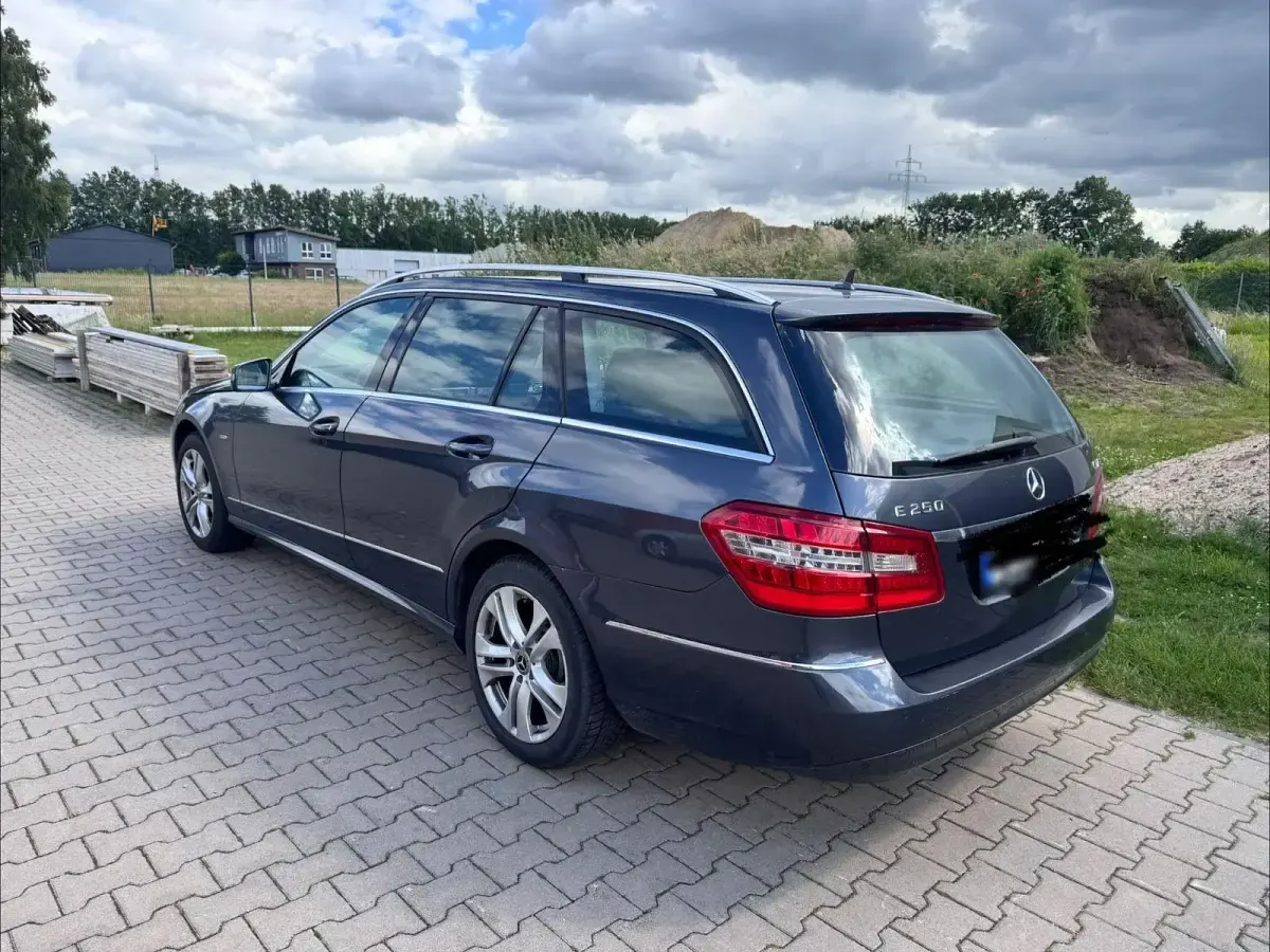 Gebraucht Mercedes E250 Elegance 204 PS (150 kW) 2010 Grau Limousine