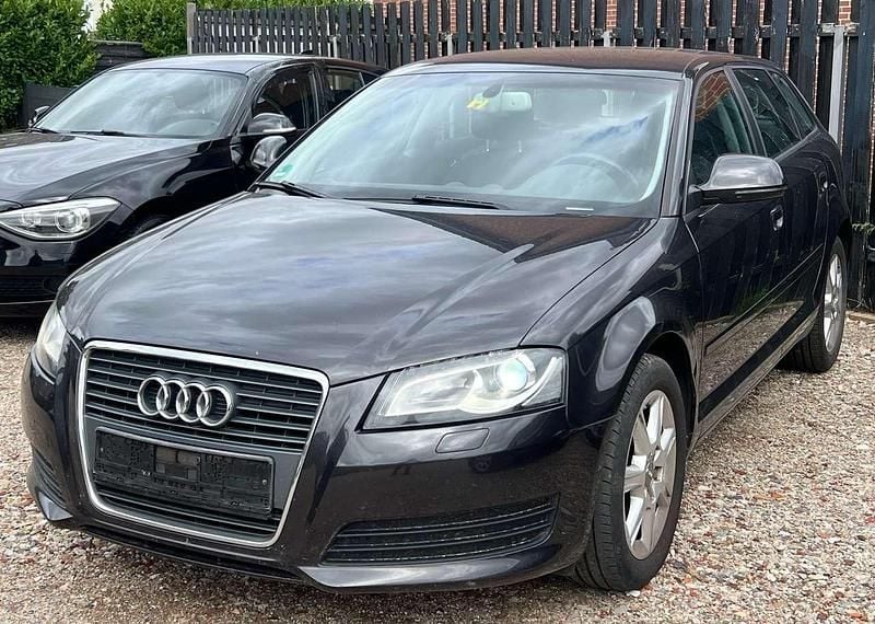 Grau Gebraucht 2009 Audi A3 Ambiente Kleinwagen | 2.490 € (Superpreis) - Bild 1/4
