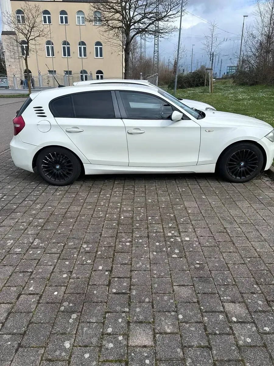 Gebraucht BMW 120 210 PS (154 kW) 2009 Weiß Kleinwagen