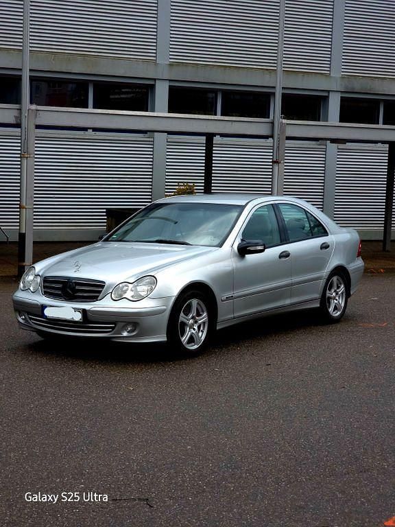Gebraucht Mercedes C220 Classic 150 PS (110 kW) 2004 Silber Limousine