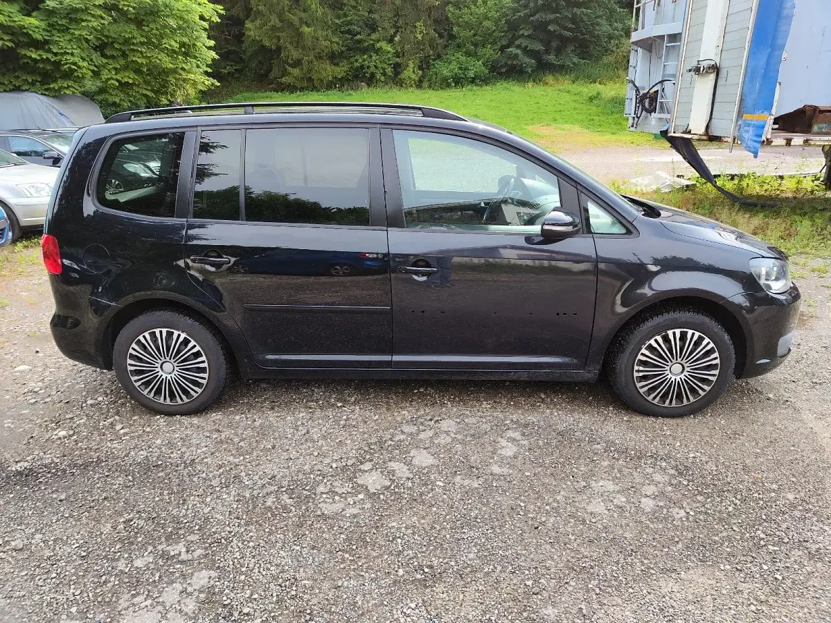 Gebraucht VW Touran 105 PS (77 kW) 2011 Schwarz Van / Kleinbus