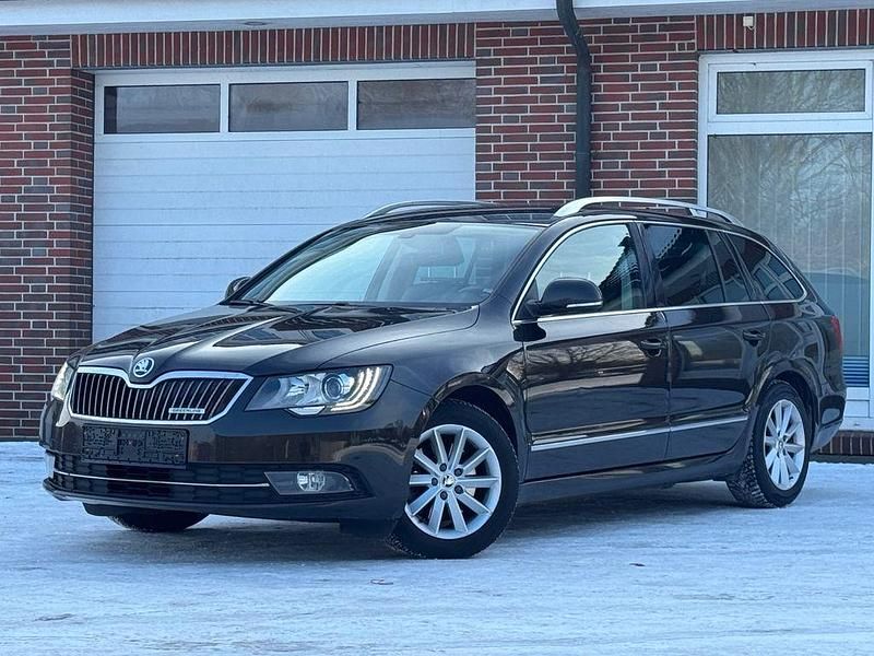Braun Gebraucht 2015 Skoda Superb Ambition Kombi | 7.700 € - Bild 1/4