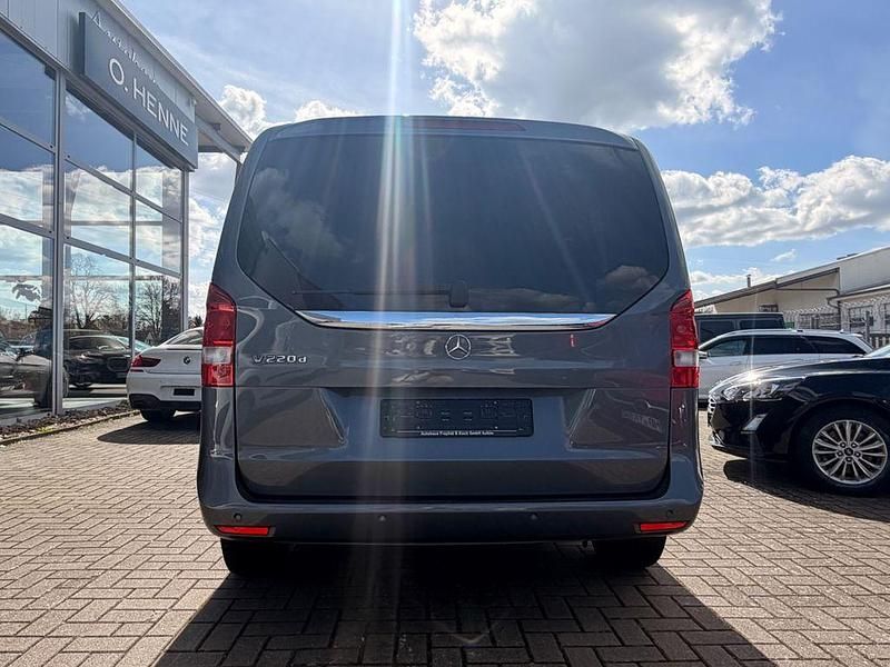 Gebraucht Mercedes V220 163 PS (119 kW) 2018 Grau Van / Kleinbus