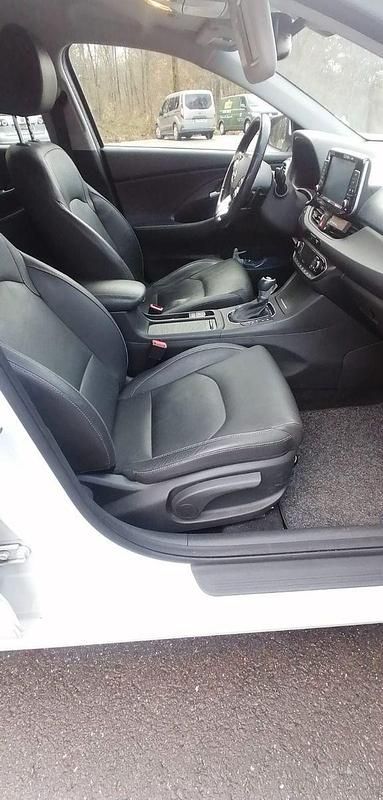 Gebraucht Hyundai i30 Edition 136 PS (100 kW) 2017 Weiß Limousine