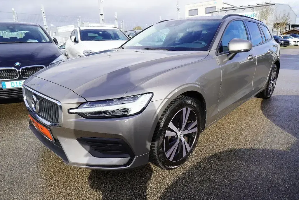 Gebraucht Volvo V60 163 PS (119 kW) 2022 Grau Kombi