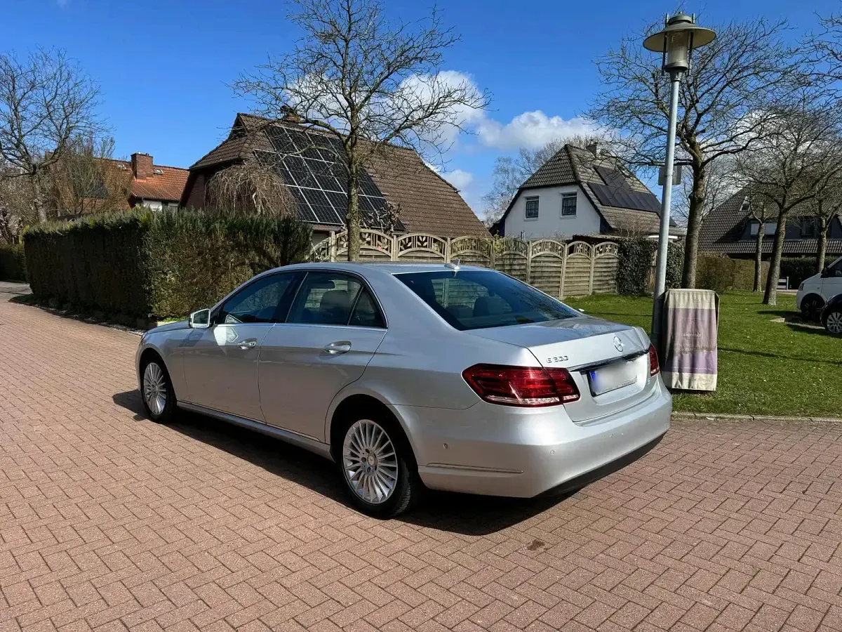 Second-hand Mercedes E200 184 CP (135 kW) 2014 Argintiu Berlinǎ