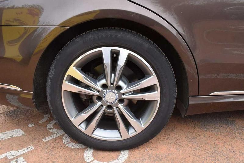 Gebraucht Mercedes E220 Avantgarde 163 PS (119 kW) 2015 Braun Limousine