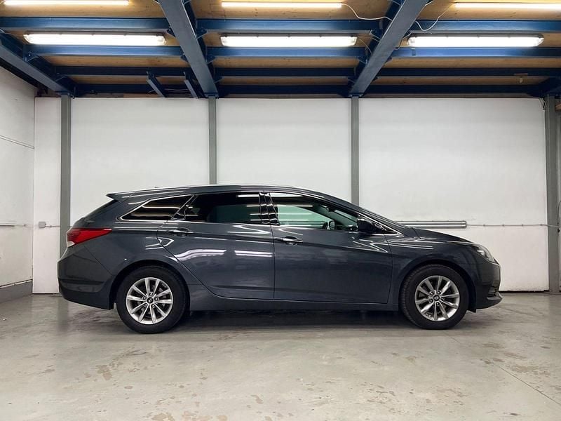 Gebraucht Hyundai i40 Trend 141 PS (103 kW) 2016 Grau Kombi