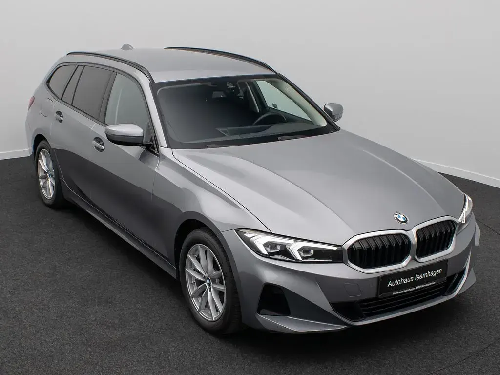 Gebraucht BMW 318 Sport Line 156 PS (114 kW) 2024 Grau Limousine