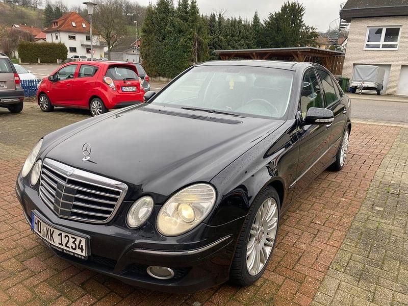 Schwarz Gebraucht 2007 Mercedes E420 Elegance Limousine | 6.750 € - Bild 1/4