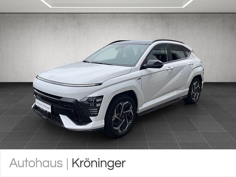 Atlas white / sol Gebraucht 2023 Hyundai Kona N Line SUV | 29.990 € (Fairer Preis) - Bild 1/4