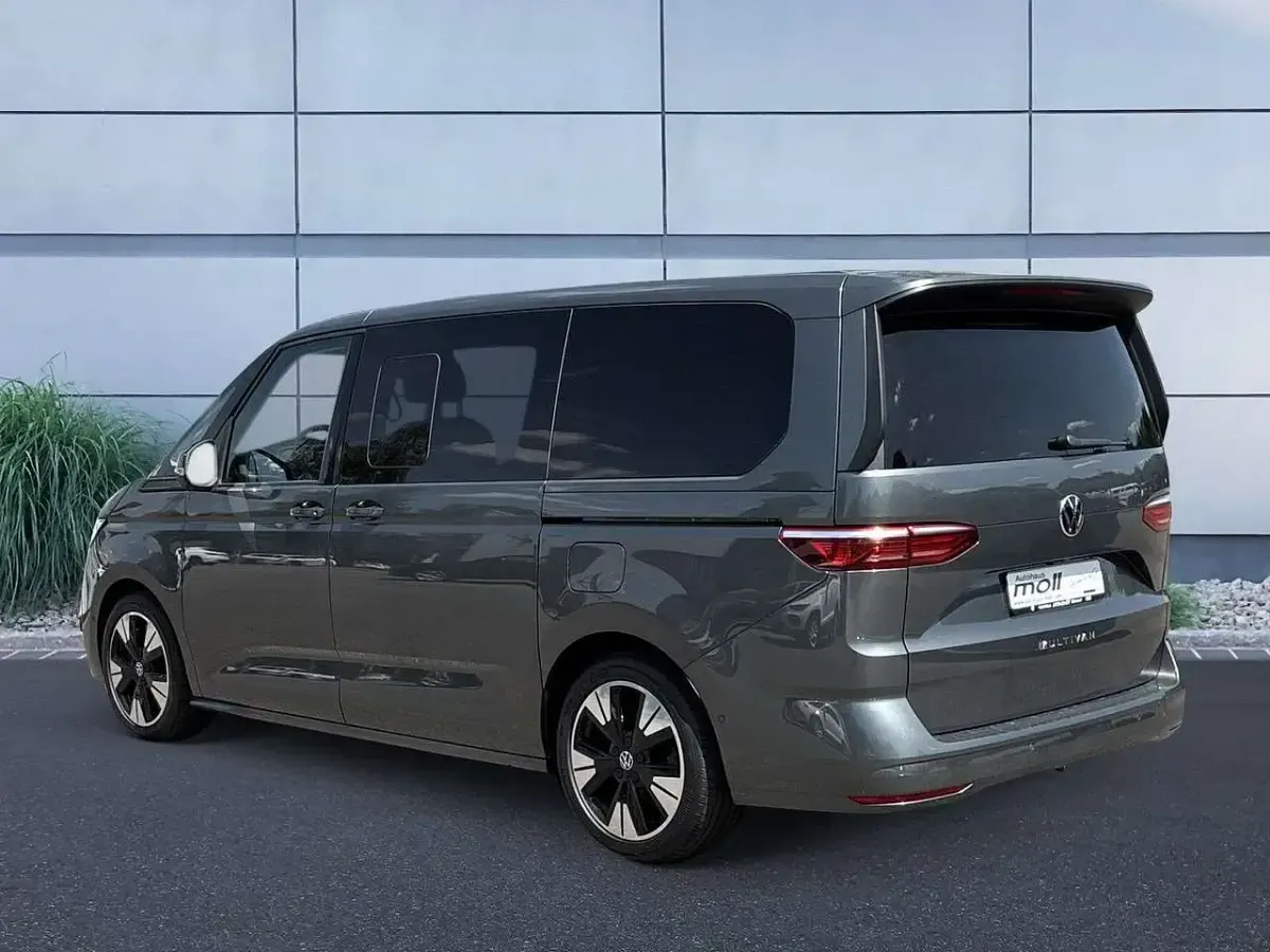 Gebraucht VW Multivan Pro 150 PS (110 kW) 2025 Indiumgrau metallic Van / Kleinbus