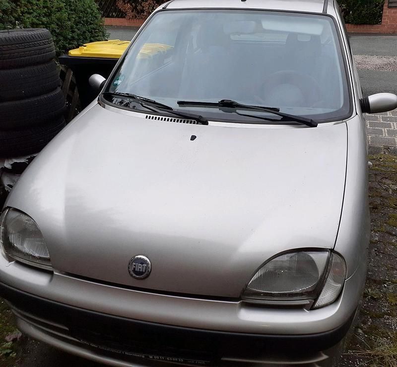 Silber Gebraucht 2001 Fiat Seicento Kleinwagen | 1.000 € (Fairer Preis) - Bild 1/4