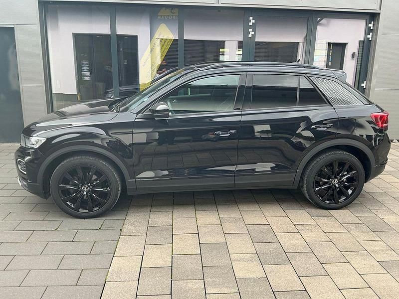 Deep black (metallic) Gebraucht 2022 VW T-Roc Sport SUV | 26.850 € (Fairer Preis) - Bild 1/4