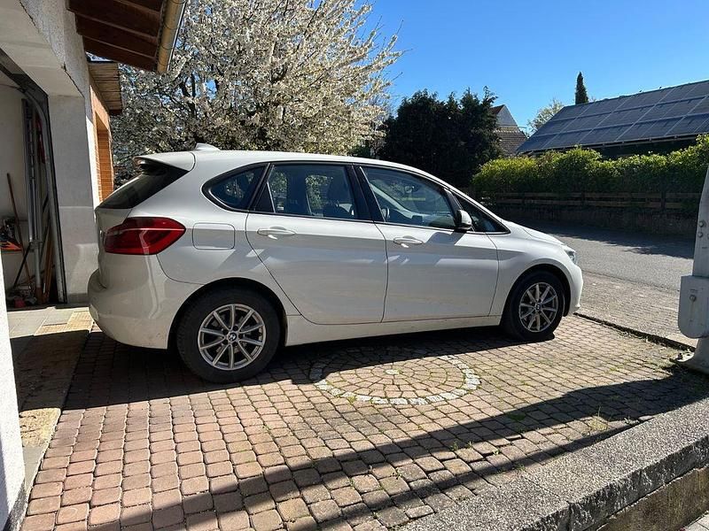 Używany BMW 218 Active Tourer 136 KM (100 kW) 2017 Biały Minivan