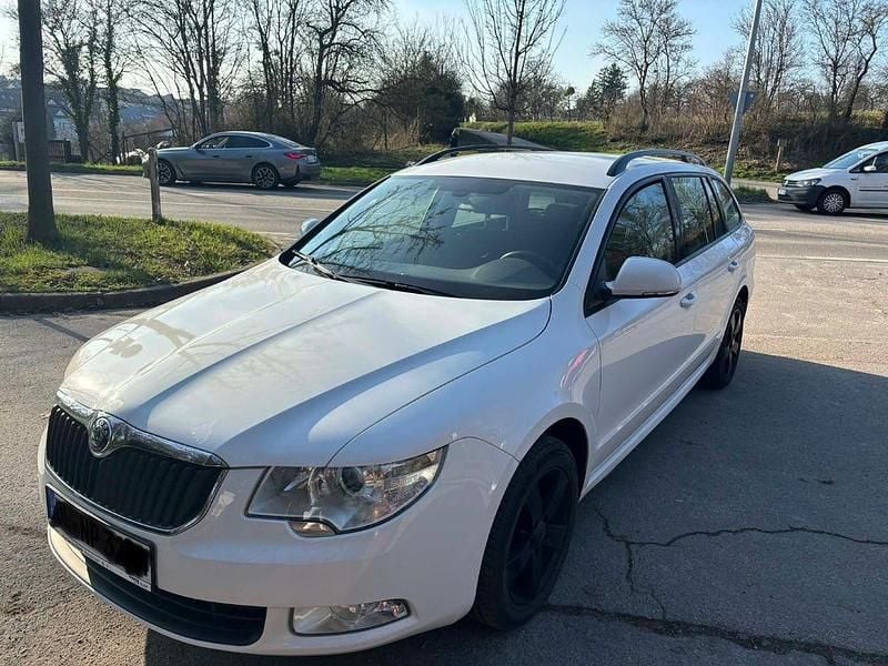 Gebraucht Skoda Superb Active 125 PS (91 kW) 2013 Weiß Kombi