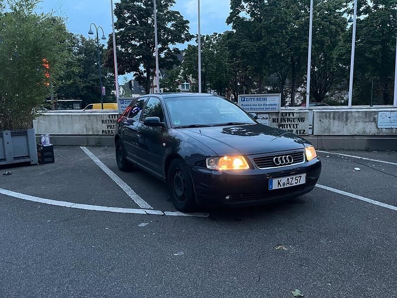 Blau Gebraucht 2001 Audi A3 Limousine | 1.900 € (Fairer Preis) - Bild 1/4