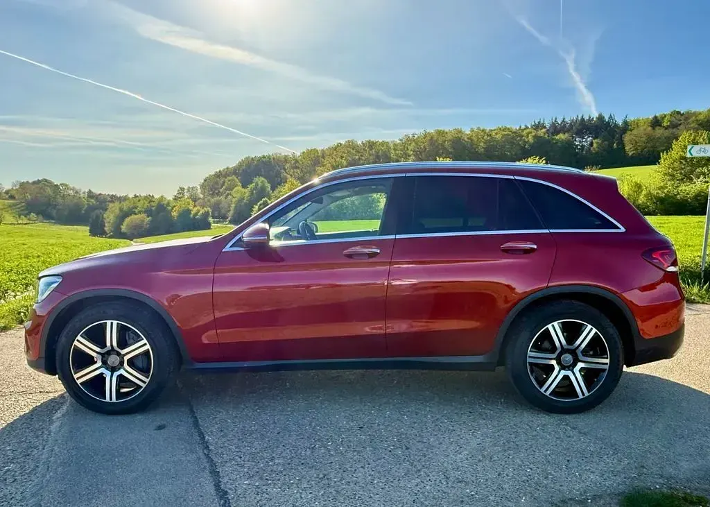 Gebraucht Mercedes GLC220 194 PS (142 kW) 2019 Rot SUV