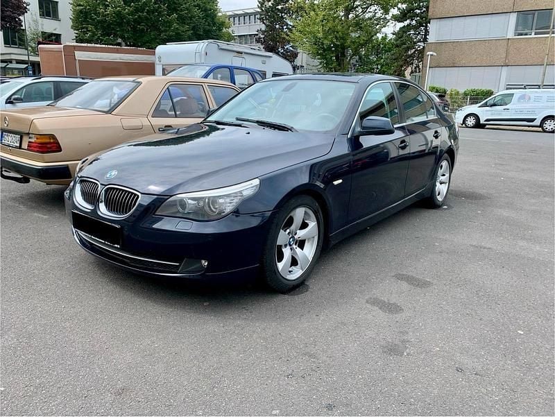 Blau Gebraucht 2010 BMW 523 Limousine | 2.750 € - Bild 1/4