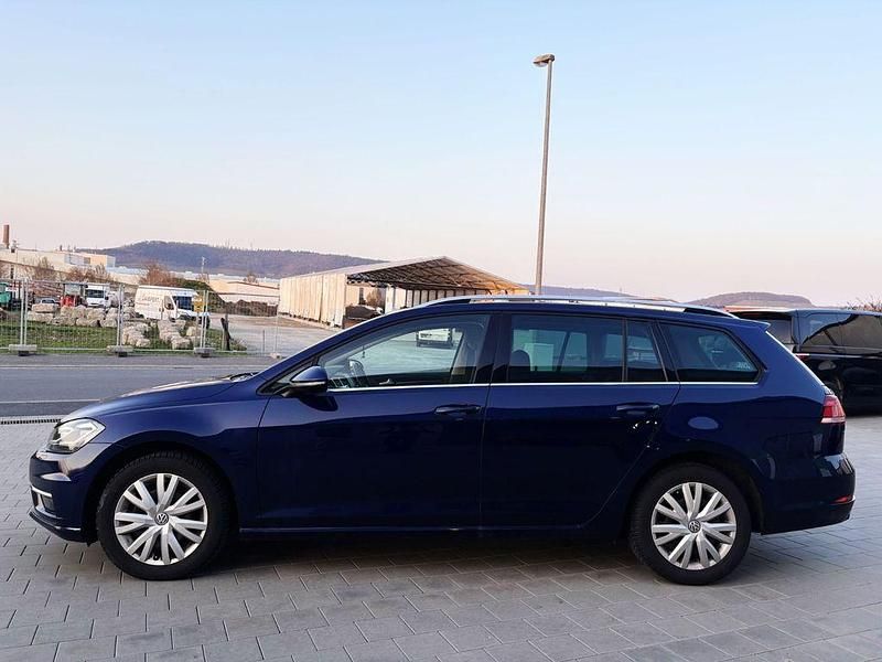 Gebraucht VW Golf VII Highline 150 PS (110 kW) 2020 Blau Kombi