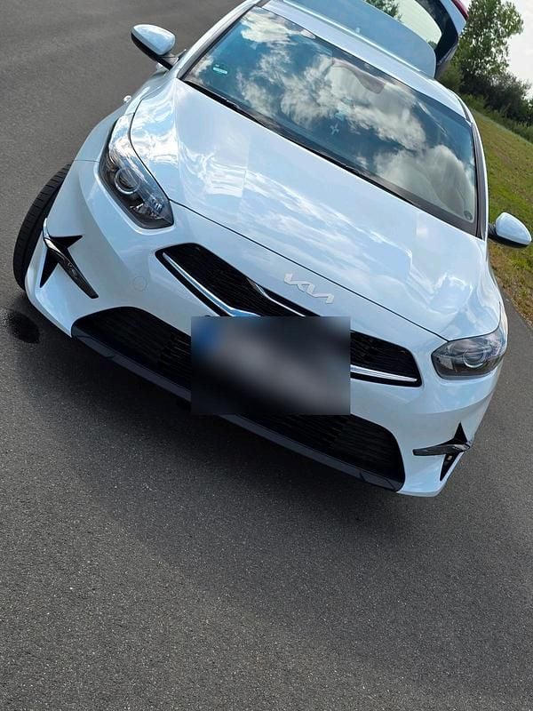 Gebraucht Kia Ceed 140 PS (102 kW) 2025 Weiß Kleinwagen