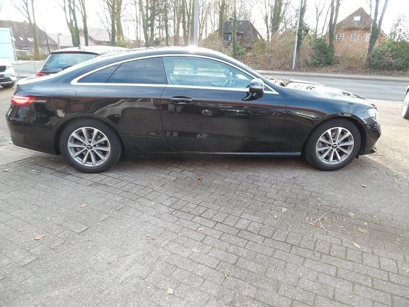 Gebraucht Mercedes E200 Avantgarde 184 PS (135 kW) 2018 Schwarz Coupé