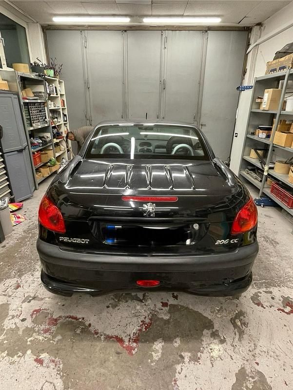 Gebraucht Peugeot 206 CC 110 PS (80 kW) 2001 Schwarz Cabrio