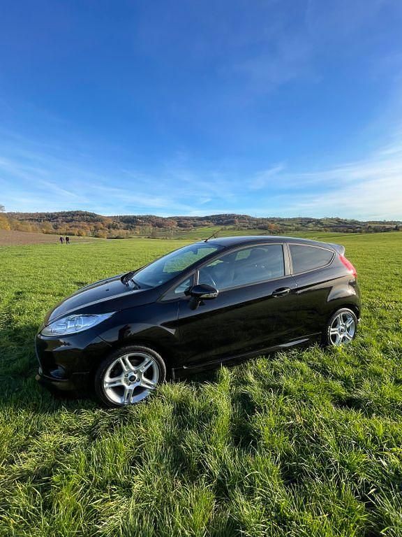 Schwarz Gebraucht 2010 Ford Fiesta Sport Limousine | 3.610 € (Guter Preis) - Bild 1/4