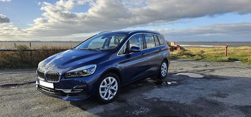 Blau Gebraucht 2020 BMW 220 Luxury Line Kombi | 26.999 € (Teuer) - Bild 1/4