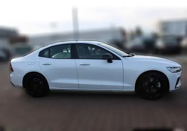 Gebraucht Volvo S60 R-Design 392 PS (288 kW) 2021 Weiß metallic Limousine