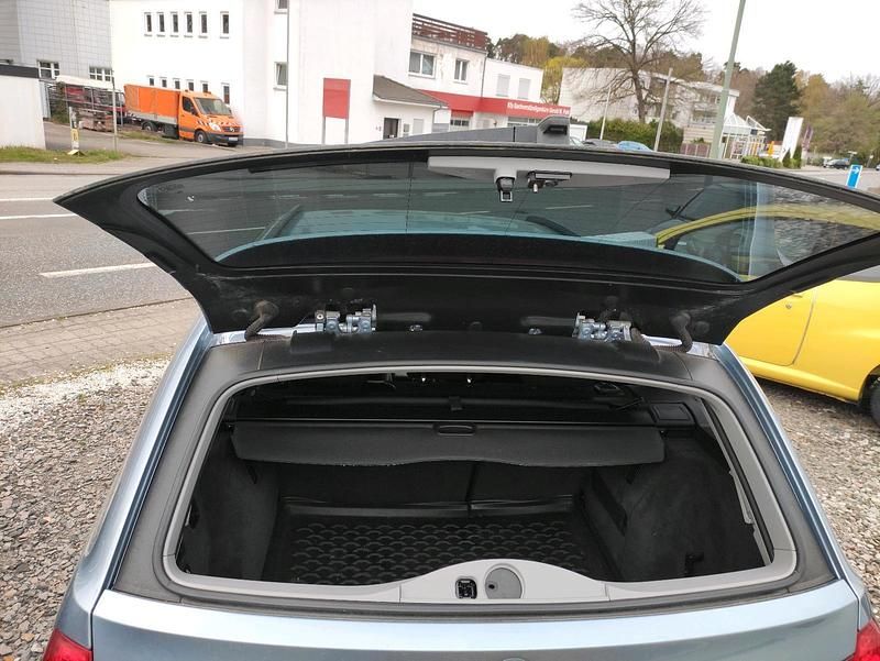 Gebraucht BMW 318 143 PS (105 kW) 2010 Blau Kombi