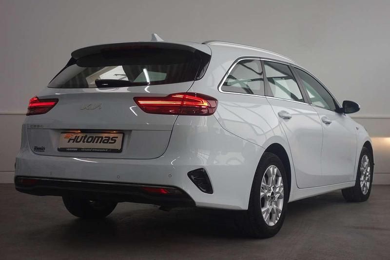 Gebraucht Kia Ceed Vision 160 PS (117 kW) 2022 Cararraweiss Kleinwagen