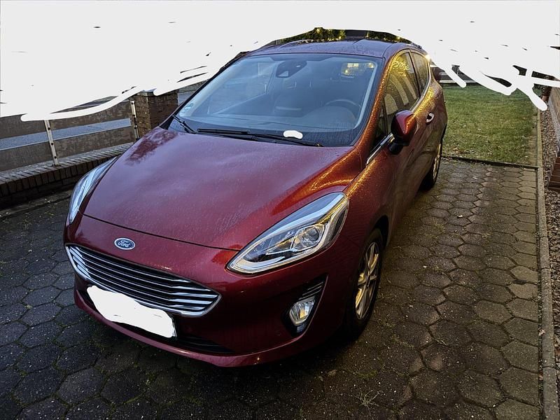 Gebraucht Ford Fiesta Titanium 100 PS (73 kW) 2018 Rot Kleinwagen