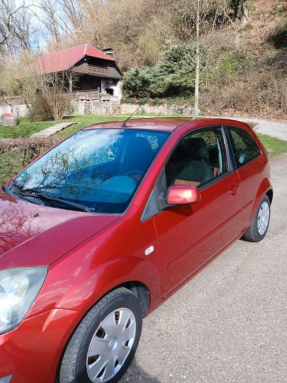 Gebraucht Ford Fiesta Ambiente 69 PS (50 kW) 2007 Rot Kleinwagen