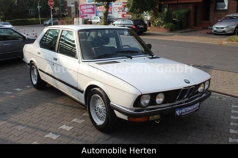Gebraucht BMW 520 125 PS (91 kW) 1984 Alpin weiss Limousine