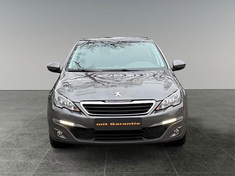 Gebraucht Peugeot 308 Active 131 PS (96 kW) 2016 Grau Limousine