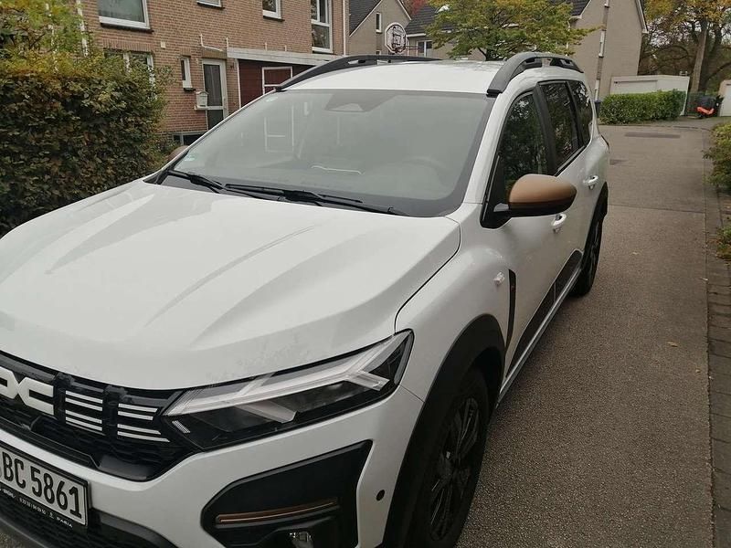 Gebraucht Dacia Jogger Comfort 110 PS (80 kW) 2024 Weiß Van / Kleinbus