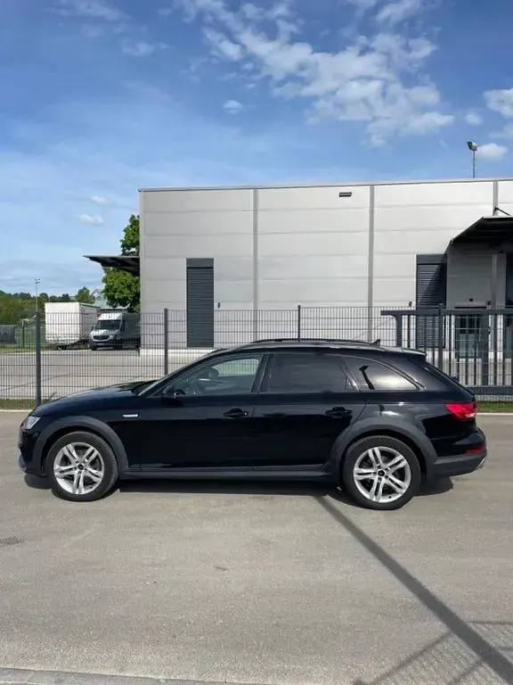 Gebraucht Audi A4 Allroad Basis 163 PS (119 kW) 2018 Schwarz Kombi