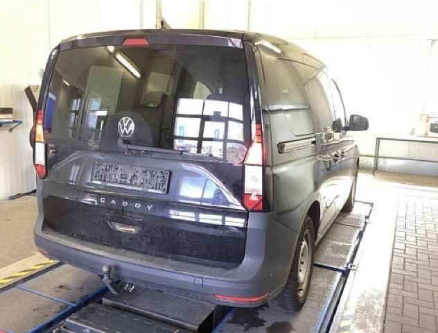 Gebraucht VW Caddy Basis 114 PS (83 kW) 2022 Deep black perleffekt Van / Kleinbus