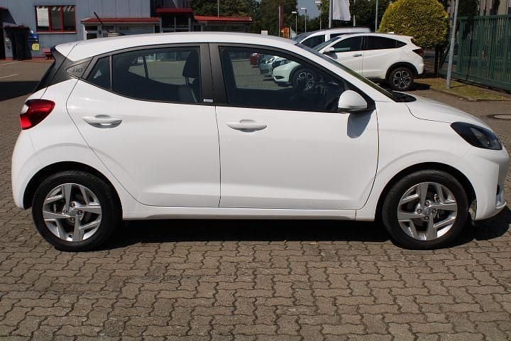 Gebraucht Hyundai i10 Trend 67 PS (49 kW) 2021 Weiß Kleinwagen