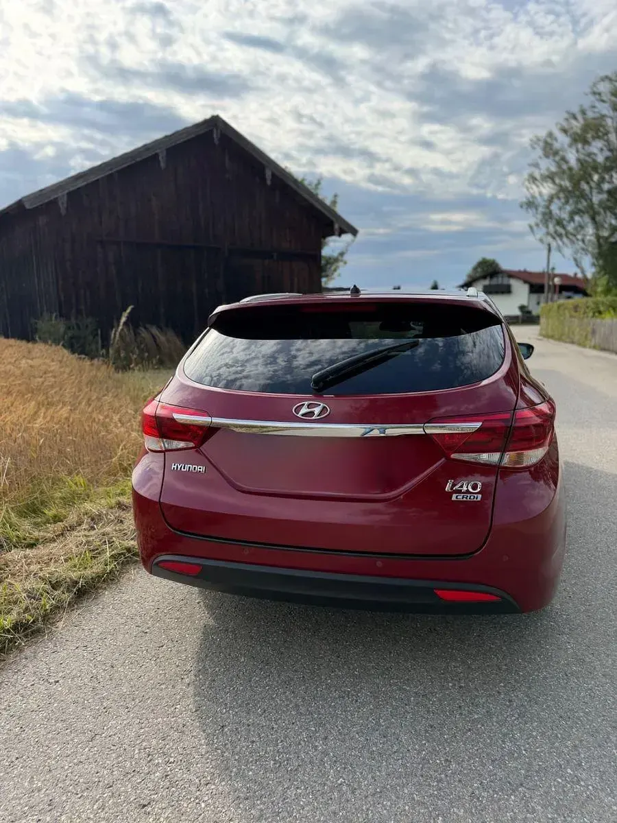 Gebraucht Hyundai i40 Trend 141 PS (103 kW) 2017 Rot Kombi