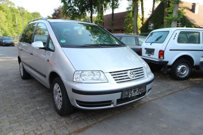 Silber Gebraucht 2006 VW Sharan Trendline Van / Kleinbus | 2.950 € (Fairer Preis) - Bild 1/4
