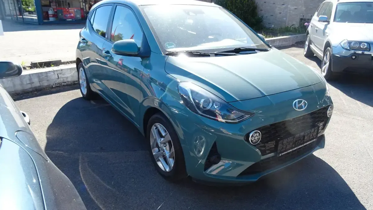 Gebraucht Hyundai i10 67 PS (49 kW) 2022 Grün Kleinwagen