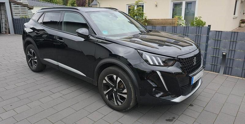 Schwarz Gebraucht 2021 Peugeot 2008 GT SUV | 21.900 € (Teuer) - Bild 1/4