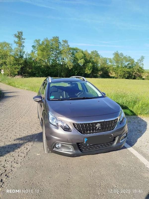 Grau Gebraucht 2019 Peugeot 2008 Active SUV | 14.000 € (Fairer Preis) - Bild 1/4